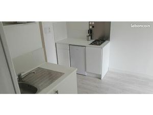 Studio 2 pieces avec jardin privatif et terrasse