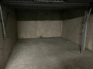 Grand box à louer 18m²