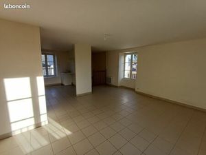 Appartement 3 pièces à louer (2ch et 1 grand séjour)