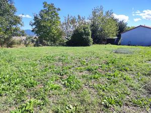 Vente terrain 593 m² à Carnoules (83660)  148 000 €