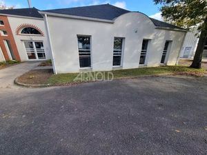 Vente locaux professionnels 17 pièces 378 m² à Sainte-Luce-sur-Loire (44980)  621 760 €