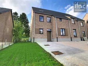 Maison neuve avec 4 chambres  2 salles de bains et jardin.