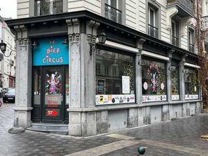 Surface commerciale 120 m² + caves - Parc Royal