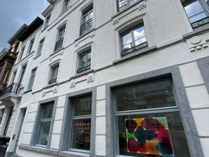 Superbe rez commercial idéalement situé! A visiter!