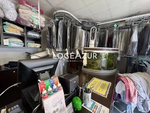 Vente locaux professionnels 39 m² à Grasse (06130)  66 000 €