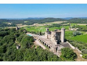 Proche  entre Cité Ducale et Palais des Papes