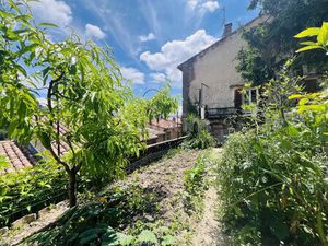 CONTES - GRANDE MAISON AVEC JARDIN