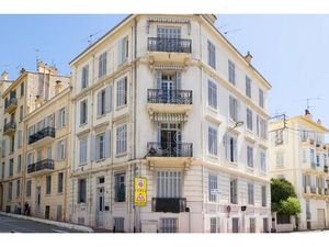 CANNES – Saint-Nicolas: 3 pièces bourgeois à pied de la plage – investissement idéal