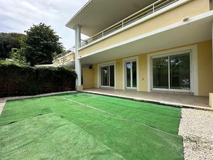 2 pièces en rez-de-jardin - Ste Colombe / Les Travails