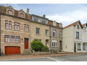 Huis met ruime zongerichte tuin te koop in centrum Knokke