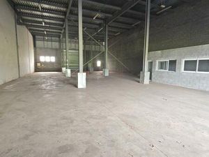 Dépôt zone industrielle