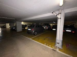 AVENUE DE SUFFREN - PARKING A LOUER EN SOUS SOL