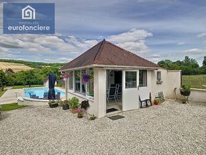 DANS UN ENDROIT PAISIBLE AU CALME DE LA CAMPAGNE A DIX MNUTES D'AIX EN OTHE