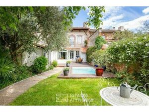 Maison de caractère au centre-ville de Grenade avec jardin et piscine