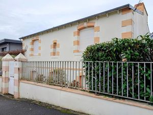 Maison des années 30 LE RELECQ KERHUON (29)