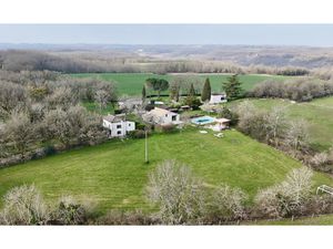Magnifique propriété Quercynoise  gîte  piscine et vue