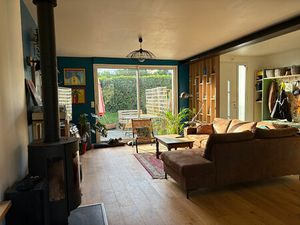 Maison entièrement rénovée en 2023 de 134 m² non mitoyenne avec 4 chambres sur une parcell