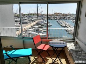 Loue à l'année  appartement rénové vue Port