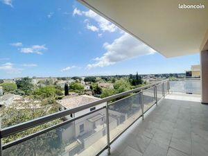 Grand T4 avec terrasse  ascenseur et parking à GHISONACCIA