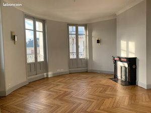 À LOUER – APPARTEMENT DE CHARME ENTIÈREMENT RÉNOVÉ – 105 m² environ– ORLÉANS HYPERCENTRE –