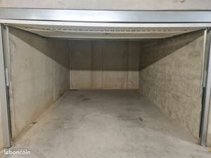 Parking - Garage box sécurisé PMR grande taille