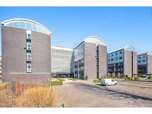 1.577 m² de bureaux prêts à l'emploi à proximité du R4