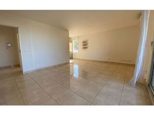 Location appartement  m² T-2 à Marseille 9  930 €