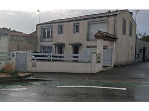 Location maison  m² T-5 à Rochefort  933 €