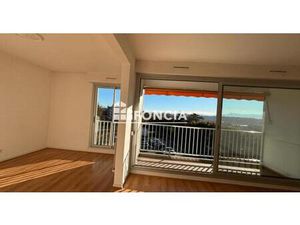 Quartier Hauts Champs de Trespoey beau T3/4 traversant de 92 m2 avec vue Pyrénées