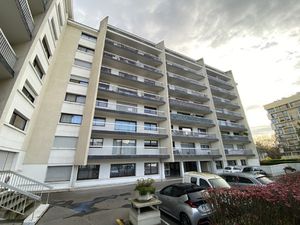 SAINT REMI - GRAND TYPE 3 EN ETAGE ELEVE - VASTE BALCON PLEI