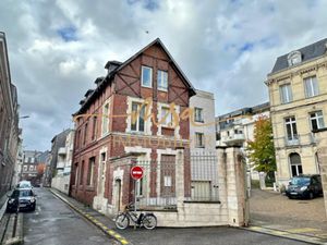 ROUEN = T2 lumineux de 50.50 m2 avec parking Dernier étage