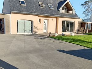 A VENDRE  Guiclan  Maison avec piscine proche Landivisiau