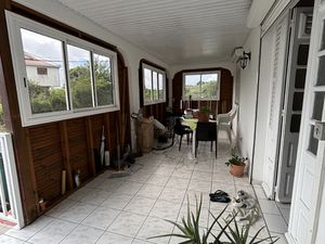 VILLA COMPOSEE D'UN T4 UN T3 ET UN STUDIO