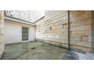 Un extérieur rare et un calme absolu à deux pas du cours de l’Intendance