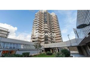 À Créteil  profitez d’un appartement spacieux avec une vue exceptionnelle sur le lac. Lumi