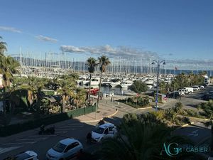 Location meublée appartement 2 pièces 31 m² à Hyeres (83400)  765 €