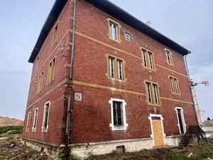 A VENDRE IMMEUBLE DE BUREAUX A RENOVER - NOUVEAUX QUARTIER LIZE - MO?NTINGY LES METZ -