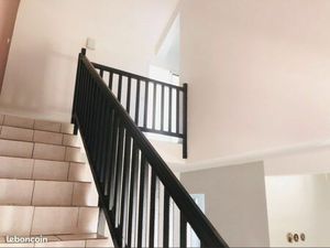 En duplex non meublé – 66 80 m² – 1er et dernier étage – Entre-Deux (Ravine des Citrons)