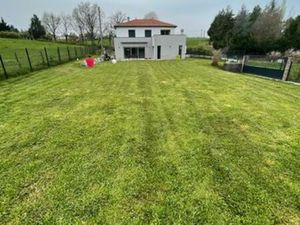 MAISON + DÉPENDANCE – TERRAIN 1 700 m² – TERRASSES – FAIBLE CONSO – LA FOUILLOUSE