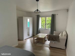 Limonest Studio meublé  jardinet