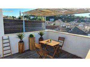 Location meublée dans une maison de ville en centre ville avec terrasse sur le toit  120m2