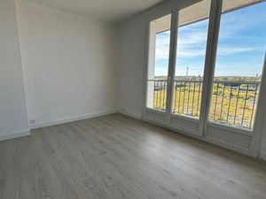 Studio rénové avec balcon – Résidence calme & sécurisée – Chambray-lès-Tours