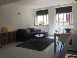 SAINT GEORGES - VIEUX LYON - T2 entièrement meublé traversant et lumineux