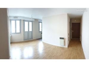 A Louer T2 (cuisine équipée) + garage secteur rectorat 520 CC