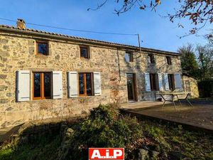 Vente Maison à La Forêt-sur-Sèvre (79380) : à vendre / 170m² La Forêt-sur-Sèvre