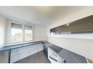 Location appartement  m² T-3 à Saint-Étienne  585 €