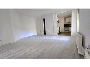 -- Quartier Saint-Florent : 2 pièces avec balcon --