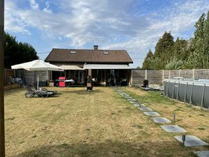 Ruime bungalow met gastenverblijf of ruimte voor bijberoep