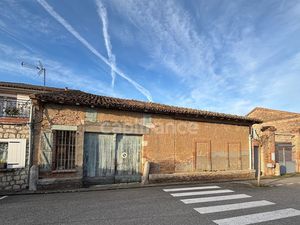 Grange à Rénover de 360M2 au coeur d'un village près de Beaumont-de-Lomagne (82)