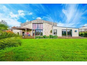 Maison de 4 pièces de 329 m² située à Le Champ-Saint-Père